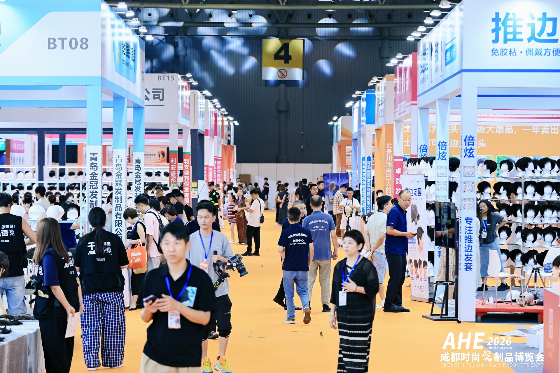 2026 AHE 发业红人盛典今日成都开幕:百家品牌集结,红人经济点亮发业新主场